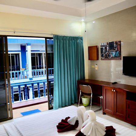 The Club Inn - Kamala Beach Exteriör bild